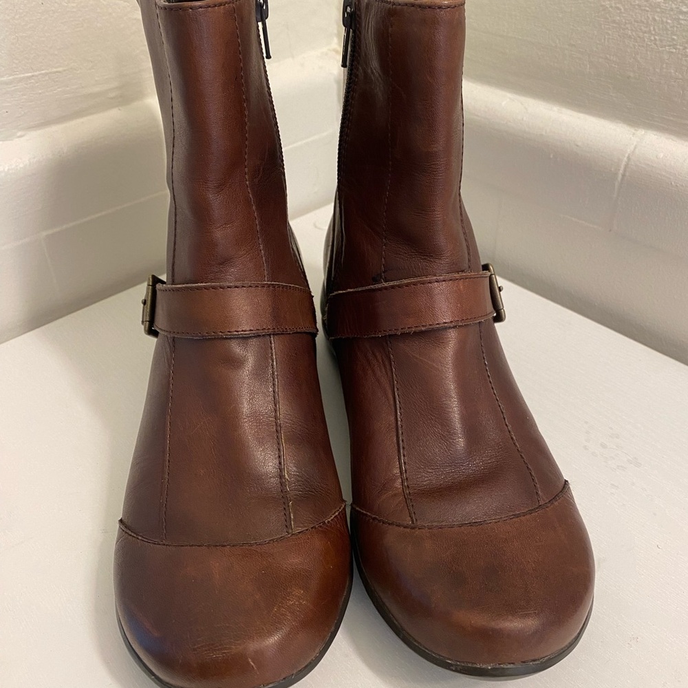 STRICTLY COMFORT- Women’s Boots - Color Brown - Size 8 1/2 - Zipper Up